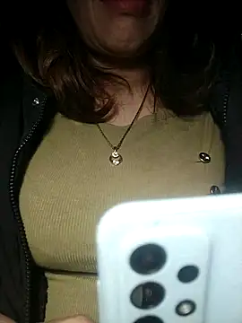 Snapshot of YiyinLy chatting on 11-29-25, 08:56 YiyinLy online show from 11-29-25, 08:56