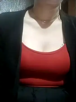 Snapshot of YiyinLy chatting on 12-04-25, 12:36 YiyinLy online show from 12-04-25, 12:36