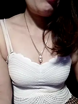 YiyinLy online show from 04-19-26, 09:17