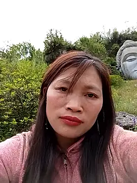 Snapshot of siusiu-00 chatting on 05-15-26, 05:03 siusiu-00 online show from 05-15-26, 05:03