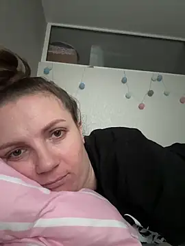 Snapshot of Amy__Leee_ chatting on 02-16-26, 07:04 Amy Leee online show from 02-16-26, 07:04