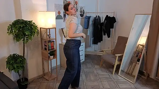 Snapshot of ClarePratillo chatting on 10-21-25, 11:22 ClarePratillo online show from 10-21-25, 11:22