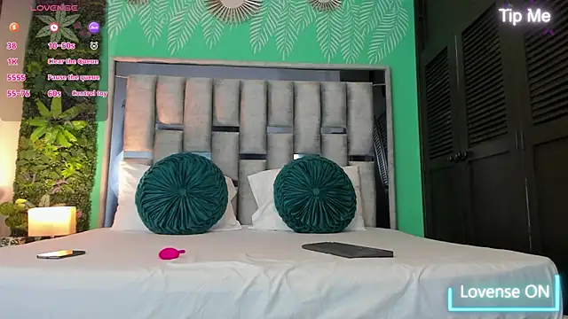 Darlyhooper01 online show from 10-23-25, 12:59