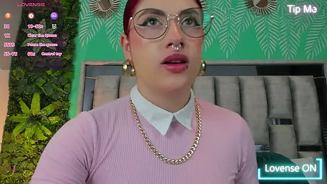 Darlyhooper01 online show from 10-24-25, 12:56