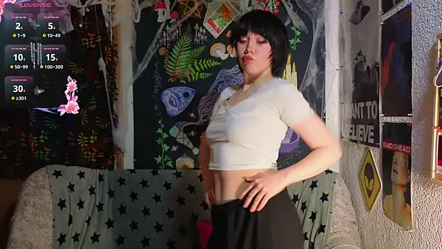 ReincarnatedAngel online show from 12-17-25, 08:37