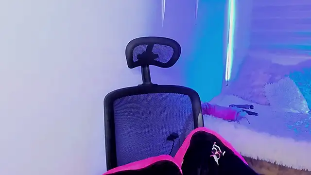 Emily Lindey online show from 01-14-26, 03:34