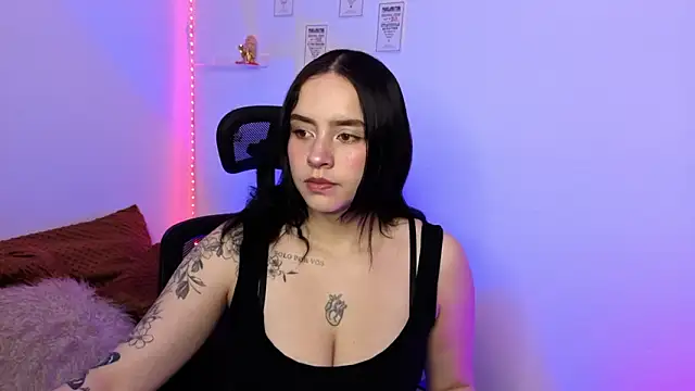 Emily Lindey online show from 02-08-26, 02:26