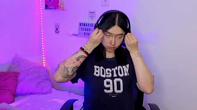 Emily Lindey online show from 03-22-26, 07:23