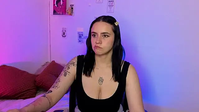 Emily Lindey online show from 04-23-26, 02:57