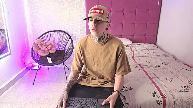 Snapshot of lily_and_wan chatting on 11-02-25, 10:06 lily and wan online show from 11-02-25, 10:06