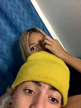 Snapshot of lily_and_wan chatting on 11-14-25, 07:18 lily and wan online show from 11-14-25, 07:18