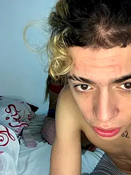 Snapshot of lily_and_wan chatting on 11-19-25, 05:07 lily and wan online show from 11-19-25, 05:07