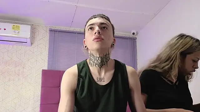 Snapshot of lily_and_wan chatting on 11-27-25, 11:45 lily and wan online show from 11-27-25, 11:45