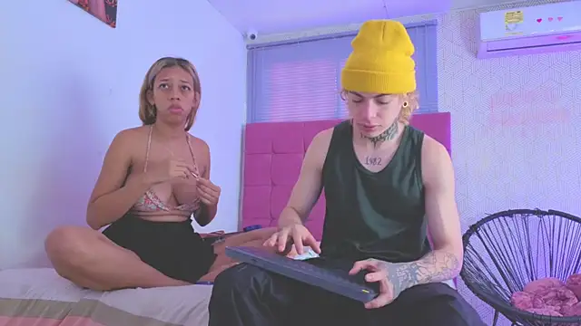 Snapshot of lily_and_wan chatting on 12-04-25, 01:09 lily and wan online show from 12-04-25, 01:09