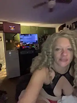 Snapshot of queenkelly1234 chatting on 10-29-25, 02:36 queenkelly1234 online show from 10-29-25, 02:36