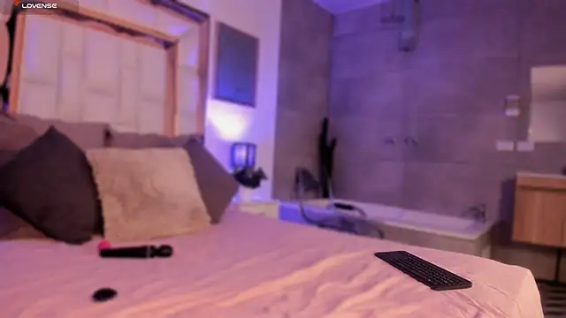 Samanthadela online show from 10-22-25, 09:47