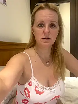 madamlillyrose online show from 11-07-25, 10:59