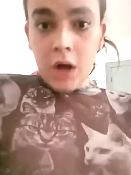 Snapshot of La-Gatiita-trans chatting on 10-14-25, 01:45 La-Gatiita-trans online show from 10-14-25, 01:45