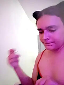 Snapshot of La-Gatiita-trans chatting on 10-15-25, 01:50 La-Gatiita-trans online show from 10-15-25, 01:50