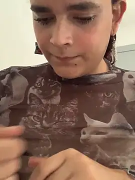 Snapshot of La-Gatiita-trans chatting on 10-19-25, 03:56 La-Gatiita-trans online show from 10-19-25, 03:56