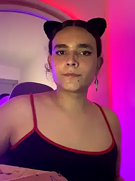 Snapshot of La-Gatiita-trans chatting on 11-11-25, 02:22 La-Gatiita-trans online show from 11-11-25, 02:22