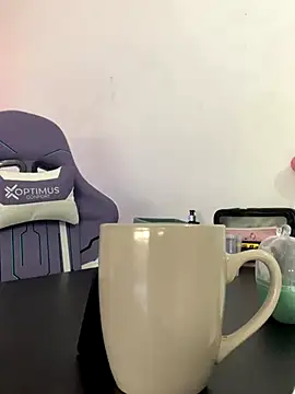 Snapshot of La-Gatiita-trans chatting on 11-15-25, 02:24 La-Gatiita-trans online show from 11-15-25, 02:24