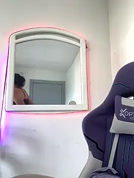 Snapshot of La-Gatiita-trans chatting on 11-22-25, 08:41 La-Gatiita-trans online show from 11-22-25, 08:41