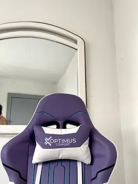 Snapshot of La-Gatiita-trans chatting on 11-29-25, 02:09 La-Gatiita-trans online show from 11-29-25, 02:09