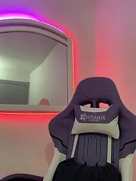 Snapshot of La-Gatiita-trans chatting on 12-15-25, 04:33 La-Gatiita-trans online show from 12-15-25, 04:33