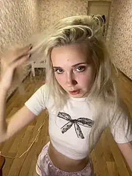 Snapshot of Regina_Patty chatting on 10-23-25, 01:32 Regina Patty online show from 10-23-25, 01:32