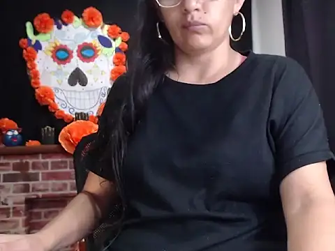 Snapshot of Lucyy_Naugthy chatting on 11-19-25, 12:05 Lucyy Naugthy online show from 11-19-25, 12:05