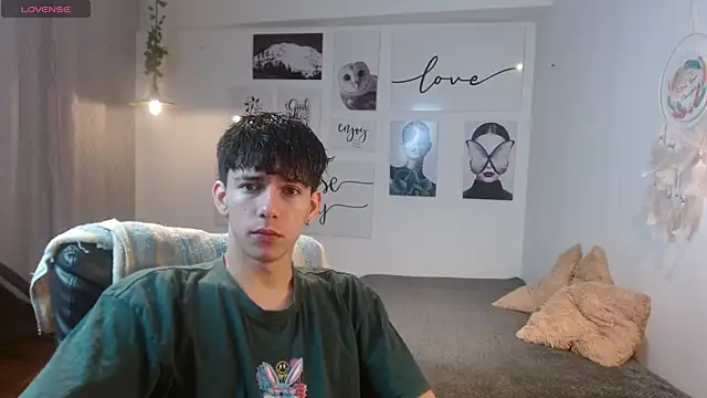 AmethystShadow17 online show from 11-19-25, 04:18