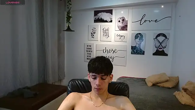 AmethystShadow17 online show from 11-30-25, 02:43