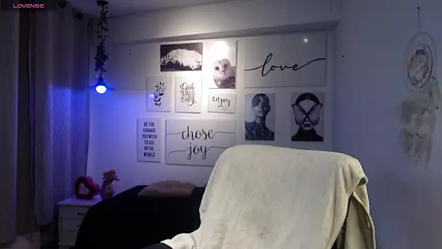 AmethystShadow17 online show from 01-10-26, 07:59