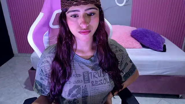 dafne17  online show from 11-30-25, 12:42