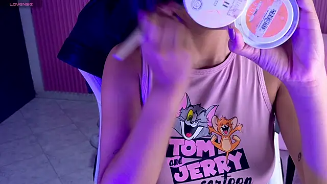 dafne17  online show from 12-17-25, 05:02