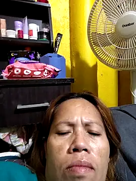 Snapshot of CockBiter83 chatting on 12-05-25, 08:27 CockBiter83 online show from 12-05-25, 08:27