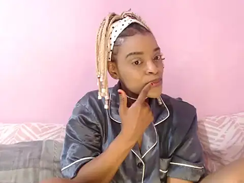 Snapshot of fifiqueen25 chatting on 10-26-25, 02:34 fifiqueen25 online show from 10-26-25, 02:34