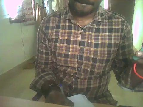 Snapshot of Vickyins480000 chatting on 10-24-25, 05:04 Vickyins480000 online show from 10-24-25, 05:04