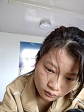 nghi-xinh online show from 10-17-25, 04:04