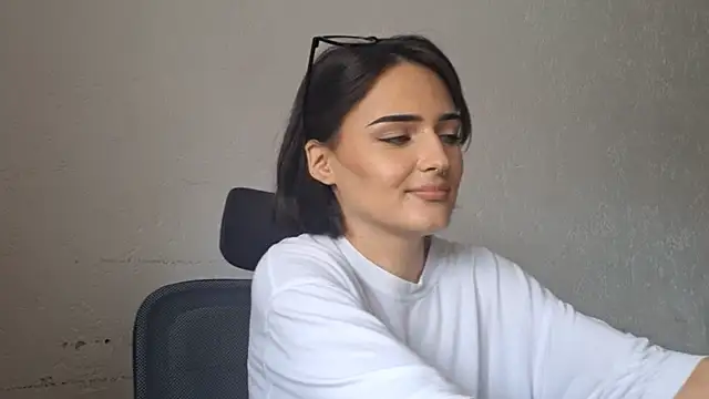 Snapshot of ReneeRyon chatting on 10-22-25, 08:03 ReneeRyon online show from 10-22-25, 08:03