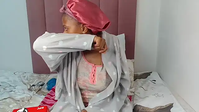 Snapshot of Bubbles156 chatting on 11-10-25, 07:24 Bubbles156 online show from 11-10-25, 07:24