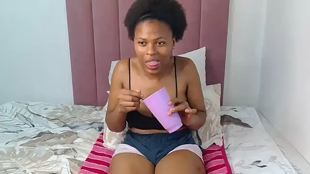 Snapshot of Bubbles156 chatting on 11-12-25, 08:41 Bubbles156 online show from 11-12-25, 08:41