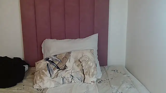 Snapshot of Bubbles156 chatting on 11-17-25, 02:01 Bubbles156 online show from 11-17-25, 02:01