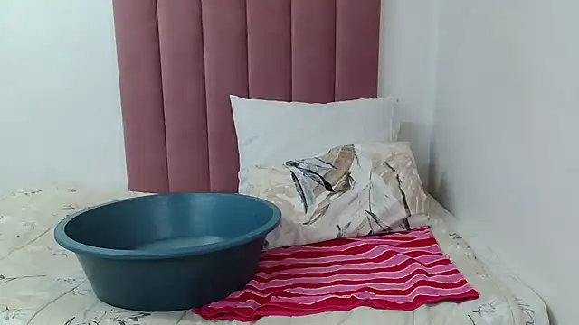 Snapshot of Bubbles156 chatting on 11-25-25, 07:14 Bubbles156 online show from 11-25-25, 07:14