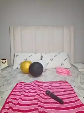 Snapshot of Bubbles156 chatting on 11-28-25, 08:39 Bubbles156 online show from 11-28-25, 08:39