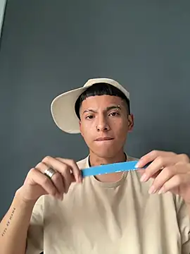 little kris1 online show from 10-16-25, 01:56