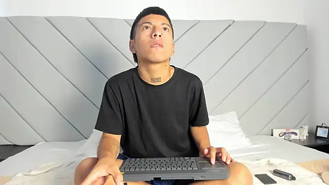 little kris1 online show from 10-25-25, 12:34