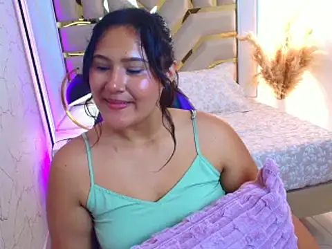 luna jonezz online show from 10-21-25, 01:56