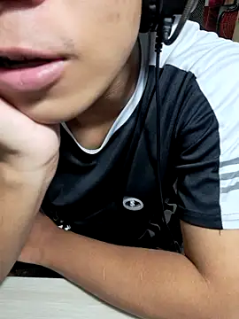 kave2033 online show from 10-14-25, 02:40